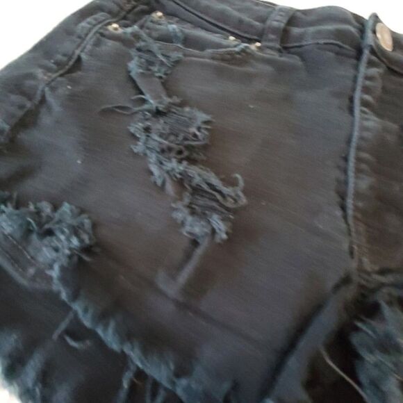 American Eagle size 2 Hi-rise distressed Black Stretch 2" Shortie denim shorts - Picture 3 of 12